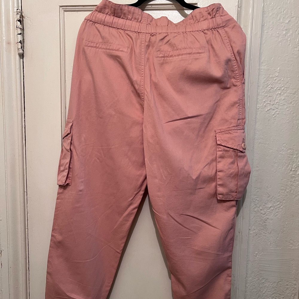 BLANKNYC PINK CARGO PANTS WITH POCKETS.